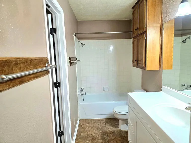 2912 Stewart Dr — Photo 15