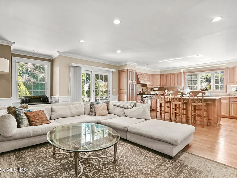 314 Sound Beach Ave — Photo 4