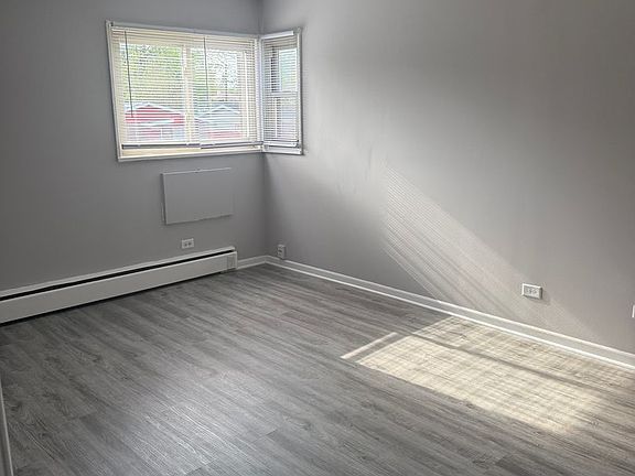 4th image of 1450 E 154th Pl #C15507-2