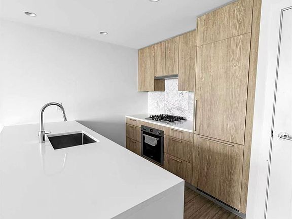 3rd image of 6398 Silver Ave #2404