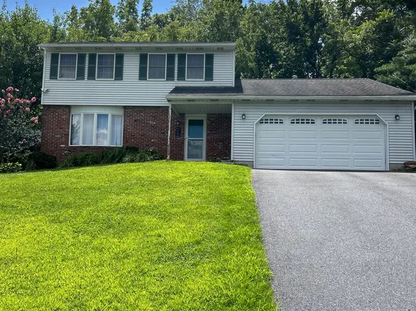 56 Sage Dr, Sinking Spring, PA 19608