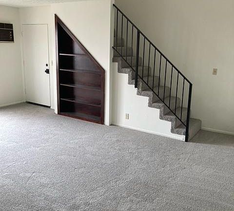 4th image of 11575 Moorpark St #208
