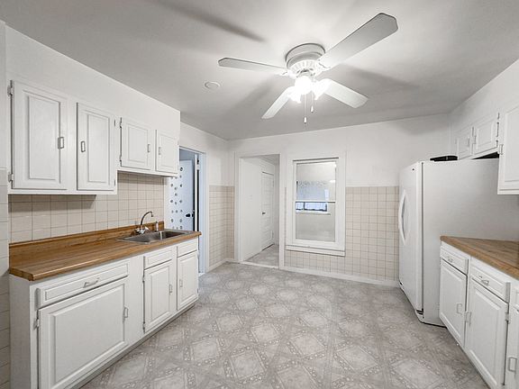 2nd image of 3239 N Leavitt St Unit 3