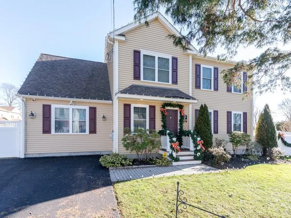 80 Preston Dr, Warwick, RI 02886