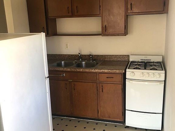 3rd image of 401 W Mulberry St APT 01