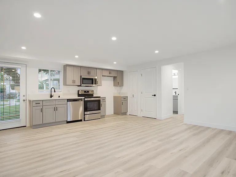 8101 Larson Avenue — Photo 6