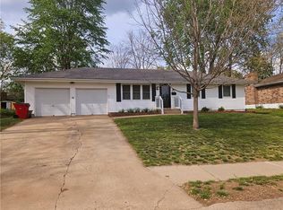 105 SW Moore St, Blue Springs, MO 64014