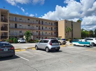 225 Bonnie Blvd APT 102, Palm Springs, FL 33461