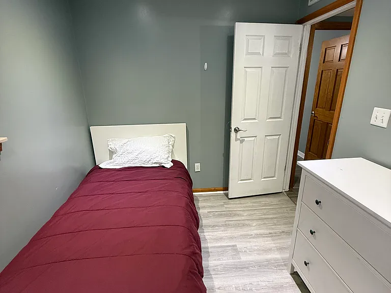 6033 N Crown St — Photo 5