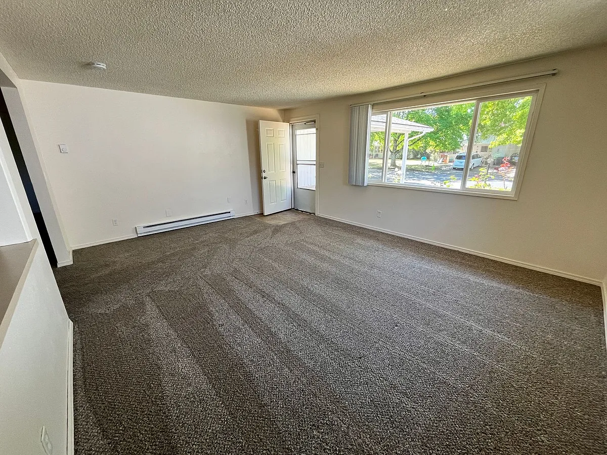 Building Photo - 1425-1525 SW Tracy Ct