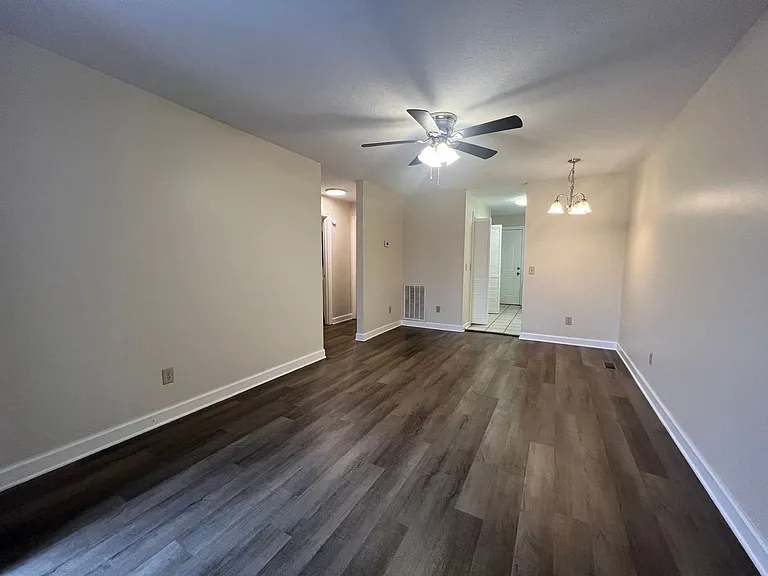 1410 Colony Park Dr — Photo 2