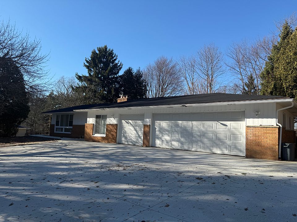 1st image of 1440 W Square Lake Rd