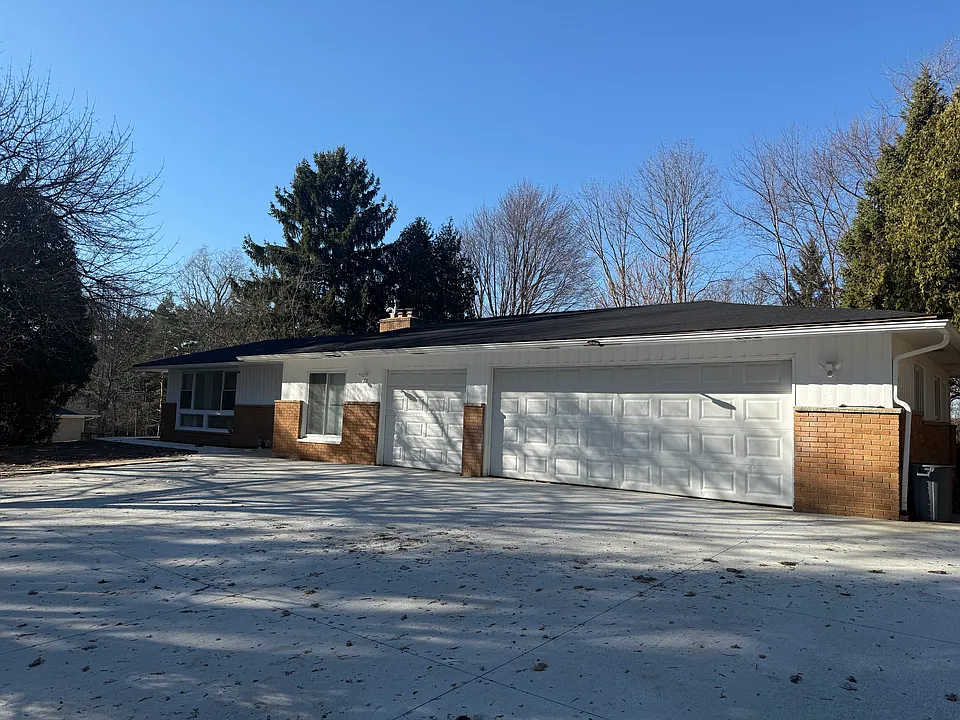1440 W Square Lake Rd