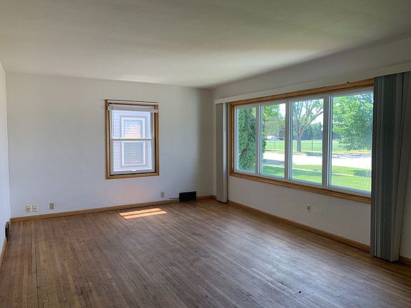 3rd image of 1545 University Dr N