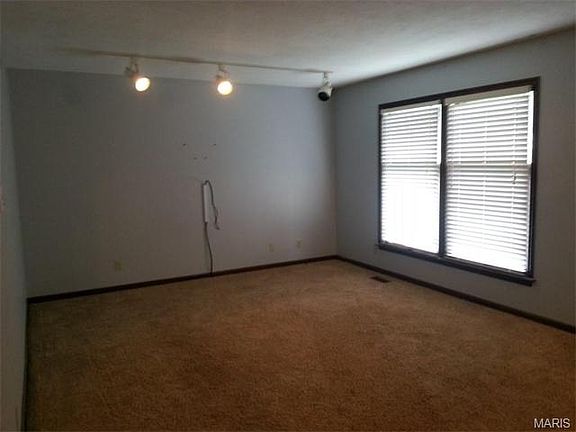 4th image of 459 Oak Dr