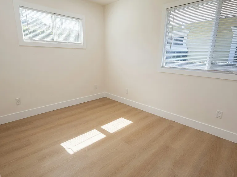824 Aragon Ave — Photo 11