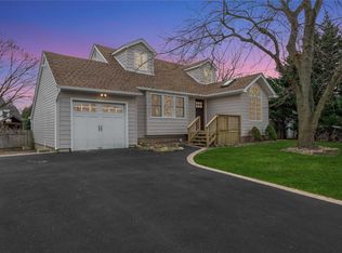 10 Sun Haven Ln, Commack, NY 11725
