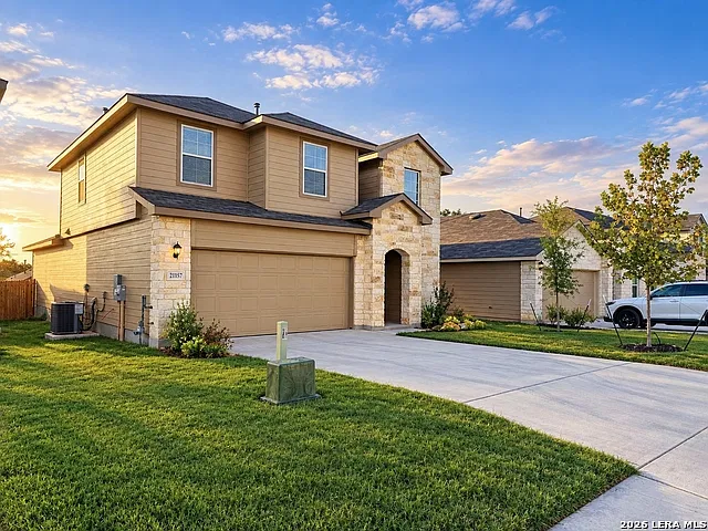 4 bed, 2.5 bath, 2336 sqft, $2,600 — Photo 2