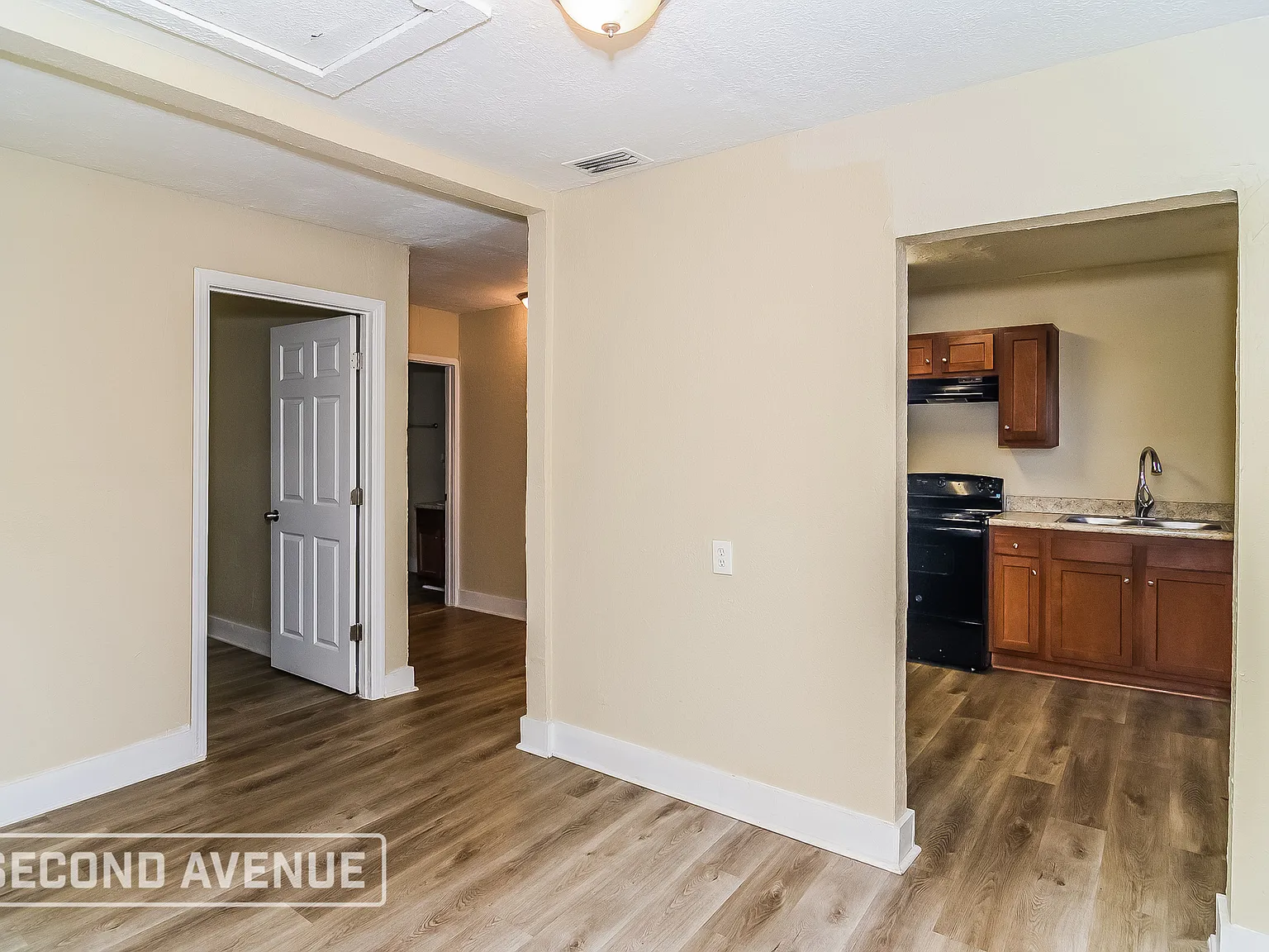 3 bed, 2.0 bath, 1120 sqft, $1,125 — Photo 3