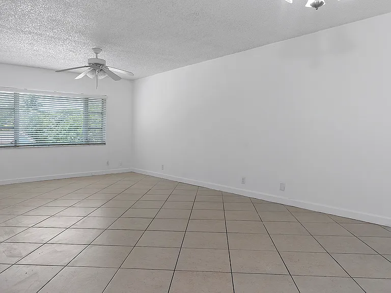 5700 NE 22nd Way #323 — Photo 4