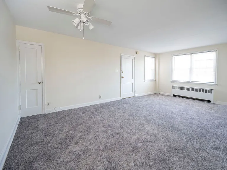 1325 E Wadsworth Ave — Photo 11