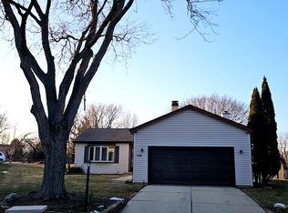 145 Abbeywood Cir, Streamwood, IL 60107