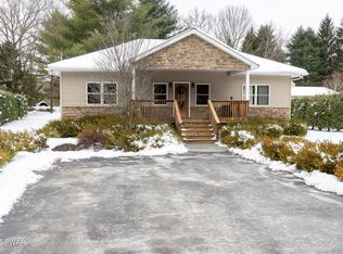 12 Meadows Ct, Hawley, PA 18428