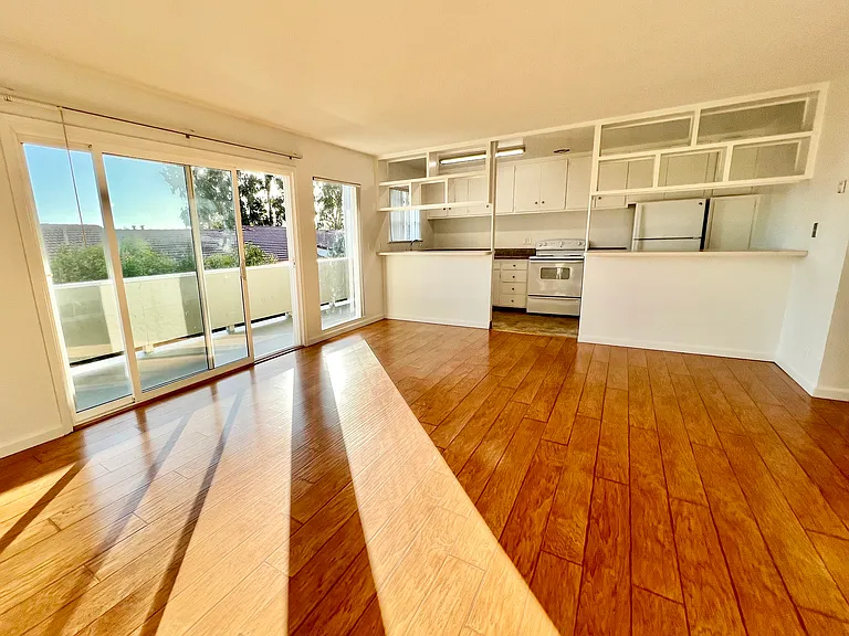 928 Fletcher Ln #2 — Photo 3