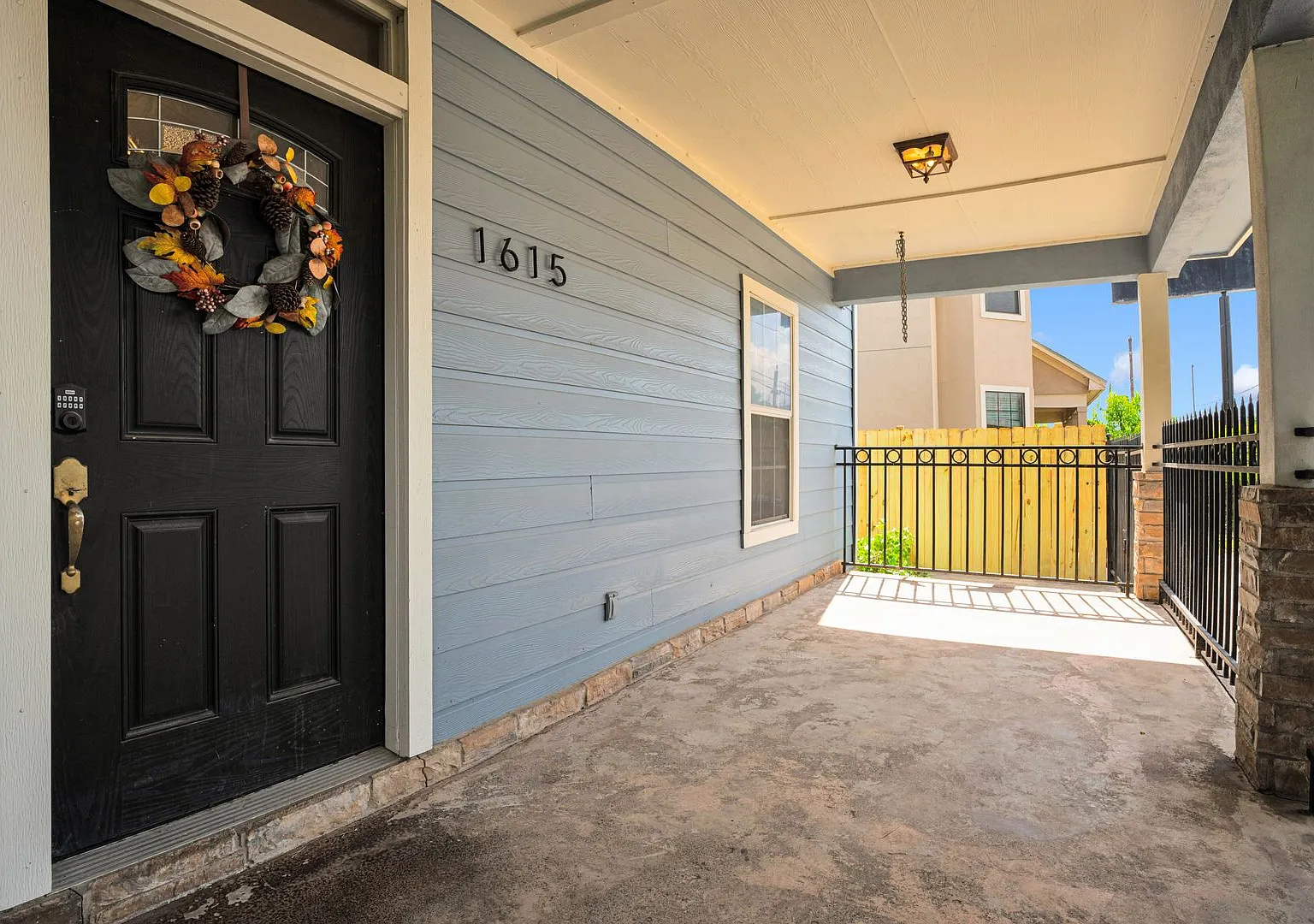 Charming 4-Bedroom Home near Downtown SA! — Photo 3