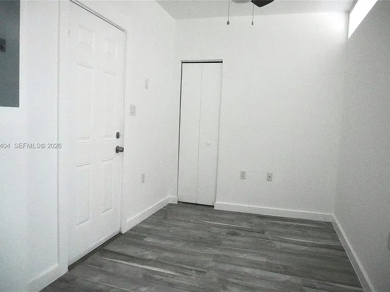 1036 SW 5th St #12 — Photo 4