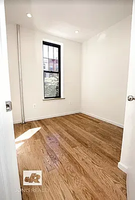 Rented by Jonis Realty | media 9