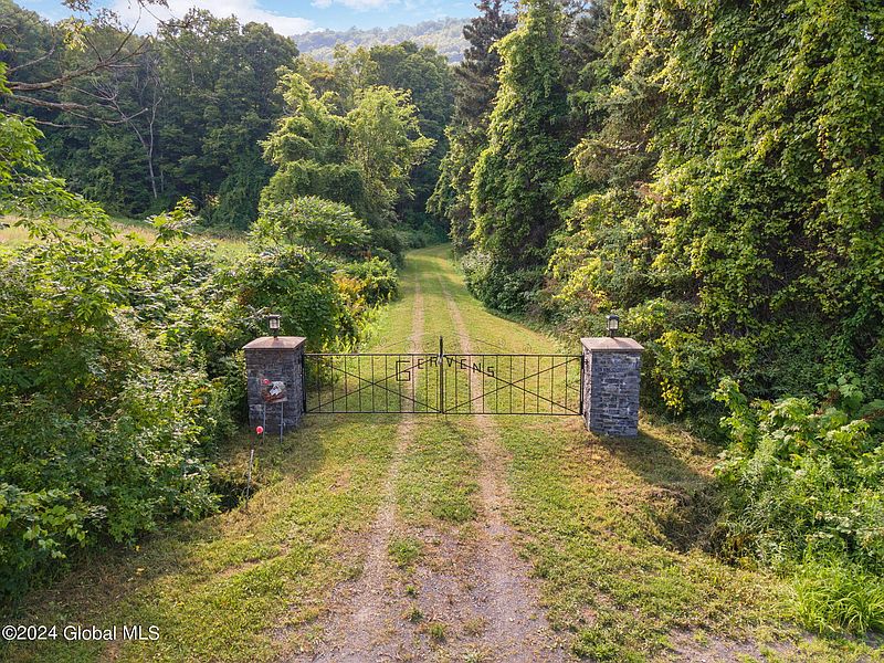 3rd image of 218 Chestnut Ridge Road