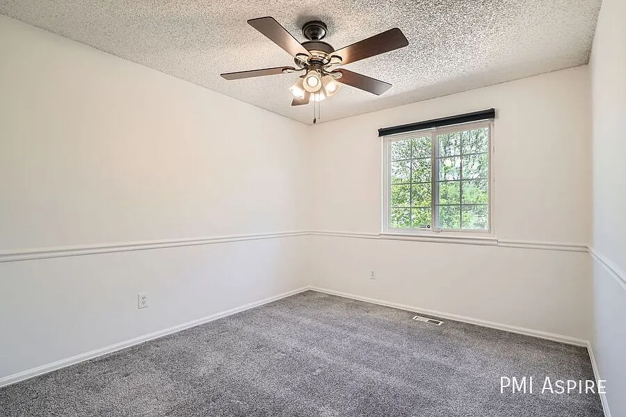4 bed, 3.5 bath, 2248 sqft, $3,039 — Photo 4