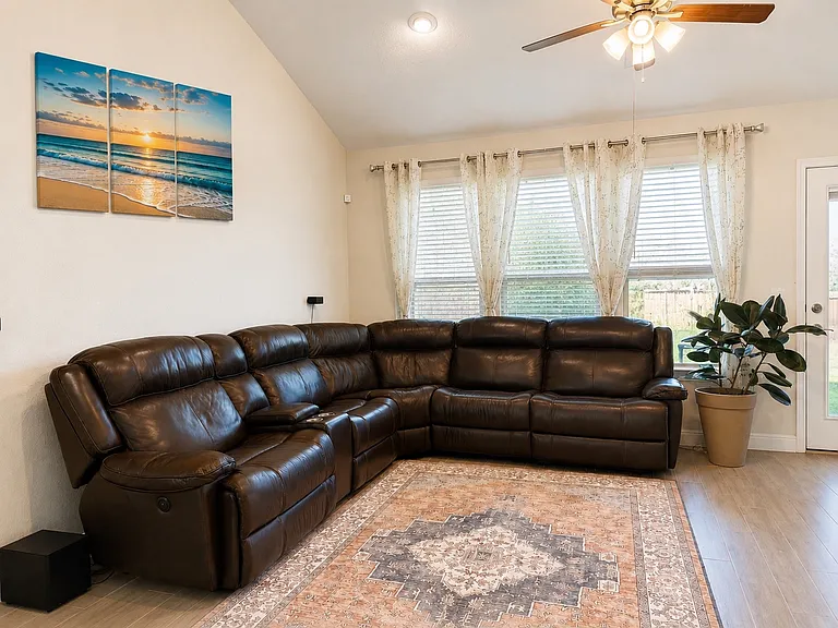 3109 Maysilee St — Photo 4