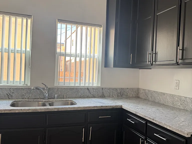 1147 Gordon St — Photo 17