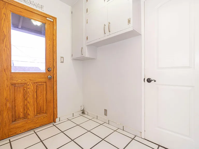 6240 Cahuenga Blvd — Photo 19