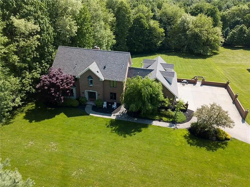 1 McCormick Ct photo 1