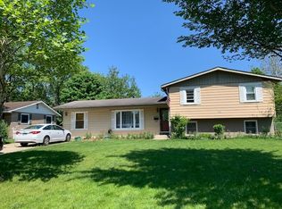 467 N Silverleaf Blvd, Carol Stream, IL 60188