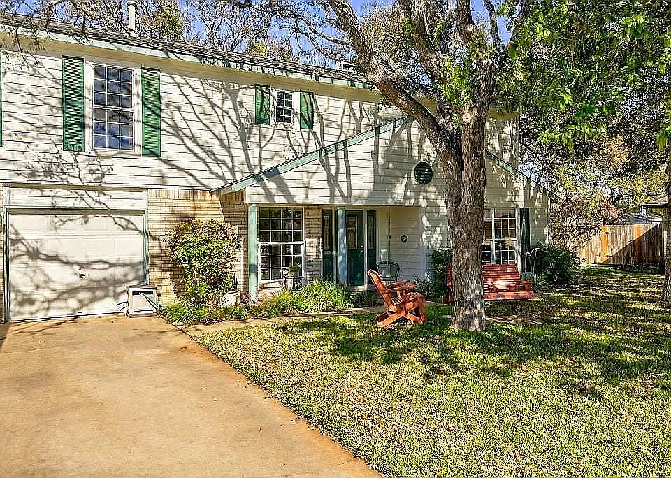 1st image of 2107 Oakridge Dr
