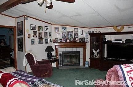 Living Room
						:
						Fireplace