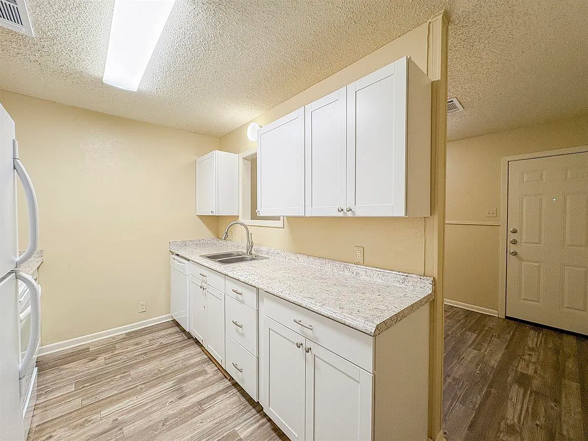 4404 Briar Clif Rd — Photo 4