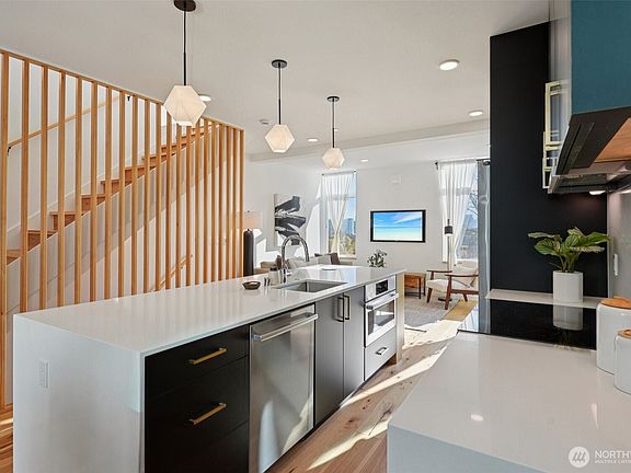 3rd image of 517 Howe Street #B