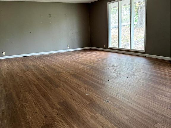 5th image of 606 Apricot St