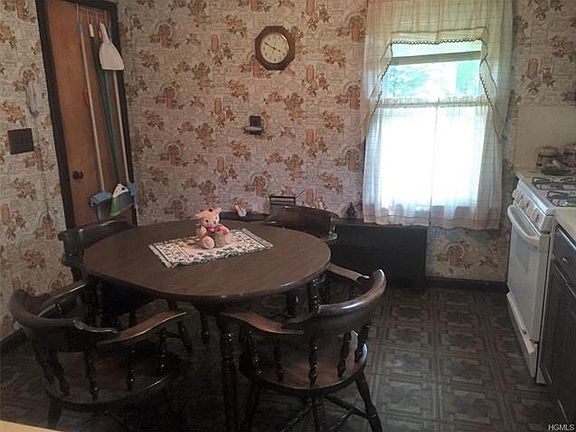 4th image of 1701 Summit St