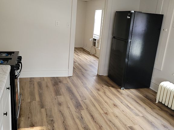 2nd image of 744 High St #2