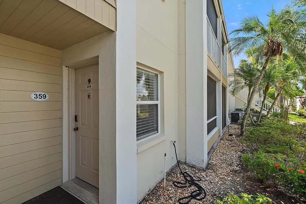 3 bed, 2.0 bath, 1386 sqft, $4,500 — Photo 2