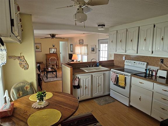 5th image of 637 Misti Dr