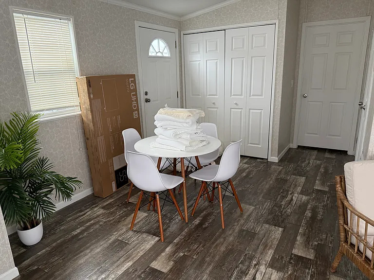 67 W Lake Ct — Photo 4