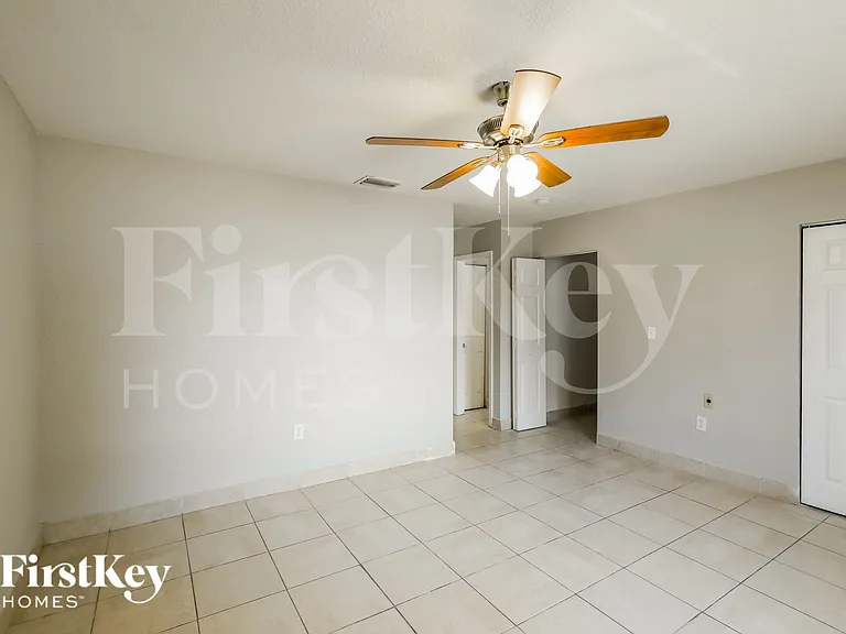 19420 NW 32nd Ave — Photo 8