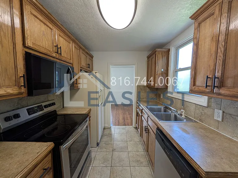 1118 E 79th St — Photo 10